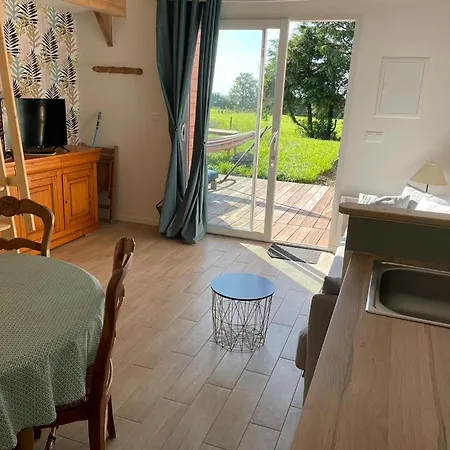 Дом отдыха Eco-gite A La Ferme D'elles Saint-Andre-de-l'Epine